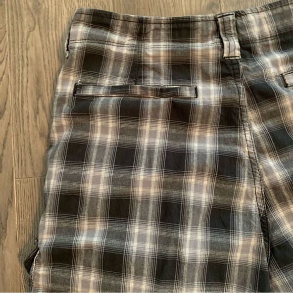 WRANGLER CARGO SHORTS MEN PLAID COTTON SPANDEX BLUE TAN WHITE RELAXED FIT. - Picture 6 of 12